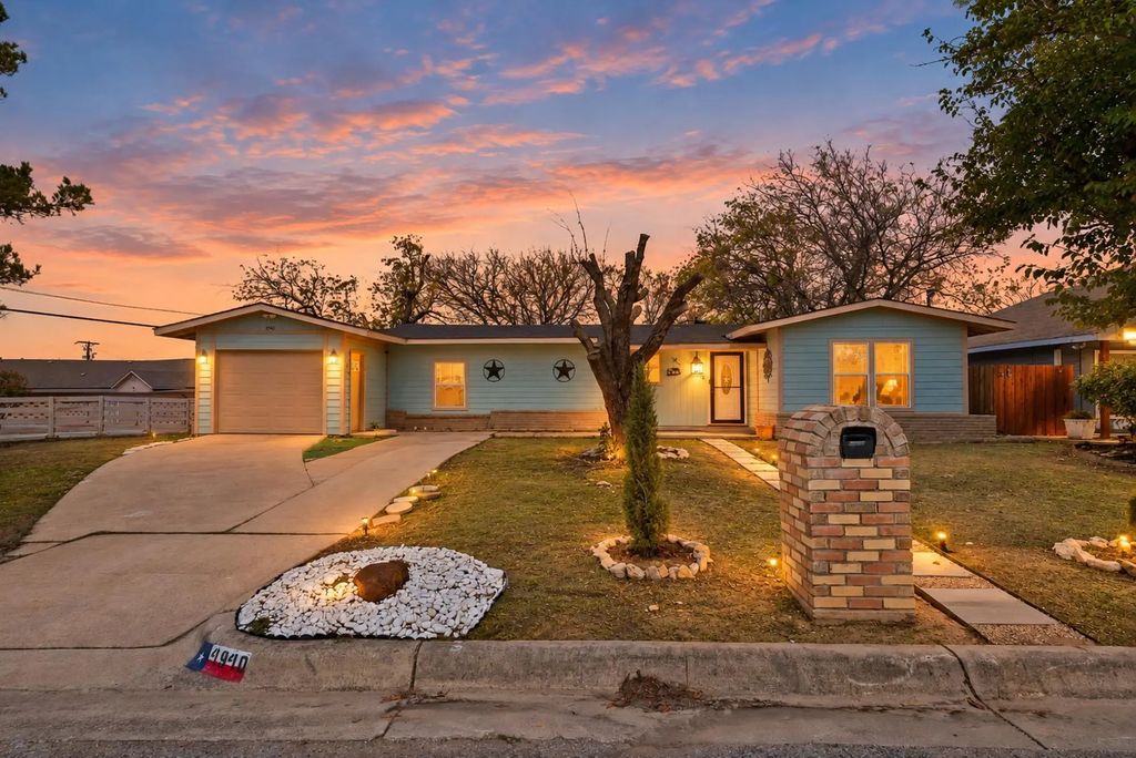 4940 Flagstone Drive, Fort Worth