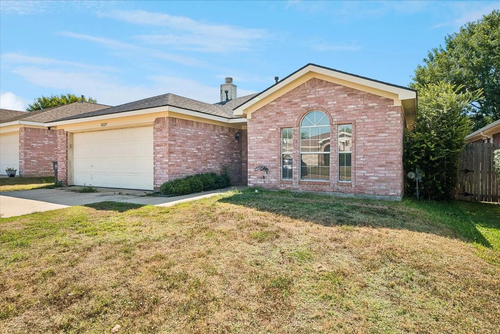 10229 Cypress Hills Drive, Fort Worth