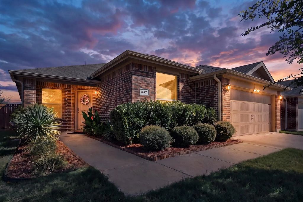 837 Walls Boulevard, Crowley