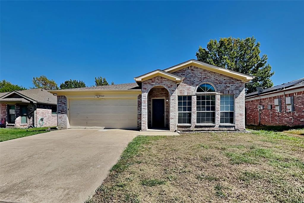 7904 Gardengate Lane, Fort Worth