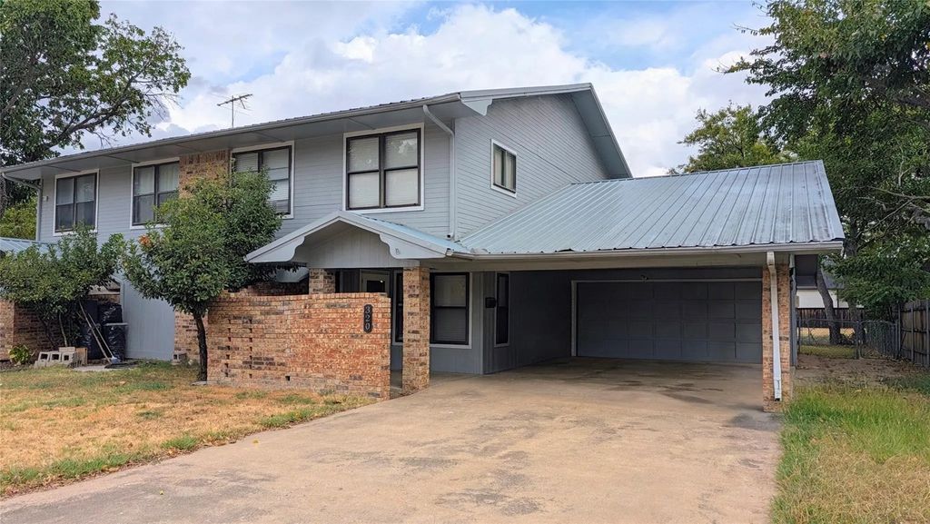 320 N Charles Street, Lewisville