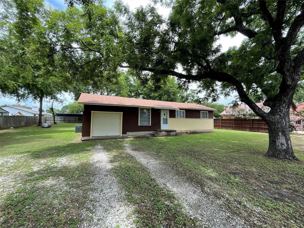 204 E 6th Street, Tolar