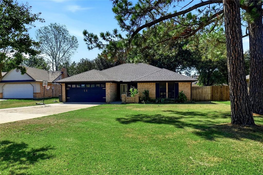 8624 Crestview, North Richland Hills