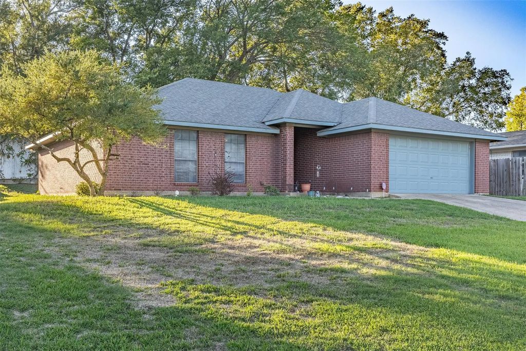 305 Ross Avenue, Denison