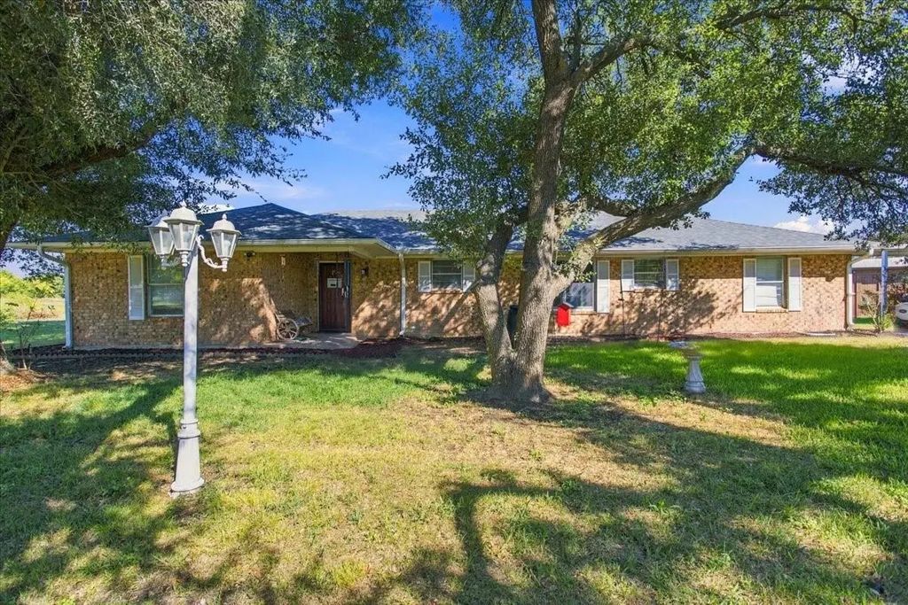 421 S Oak Street, Ector
