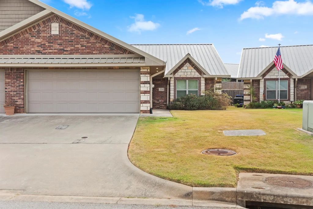 1714 Yosemite Way, Longview