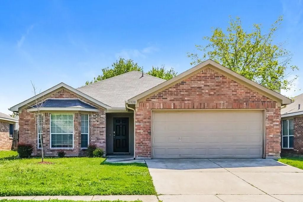 1320 Sierra Blanca Drive, Fort Worth
