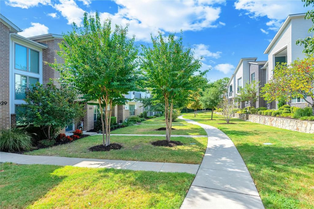 525 Division Street, Plano