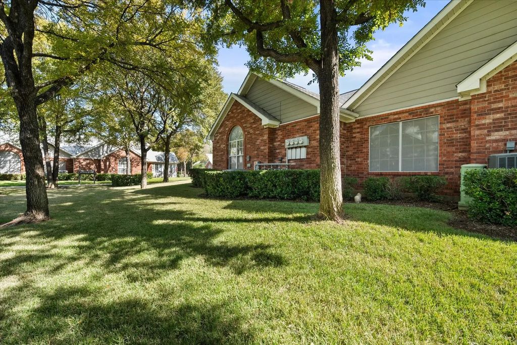 924 Bridges Drive, Arlington