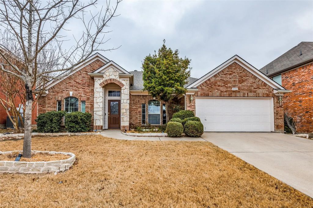 815 Hickory Street, Burleson