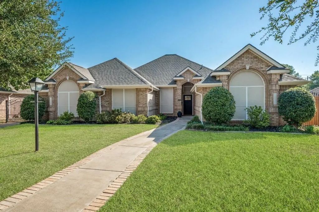 1500 Forest Meadows Court, Bedford