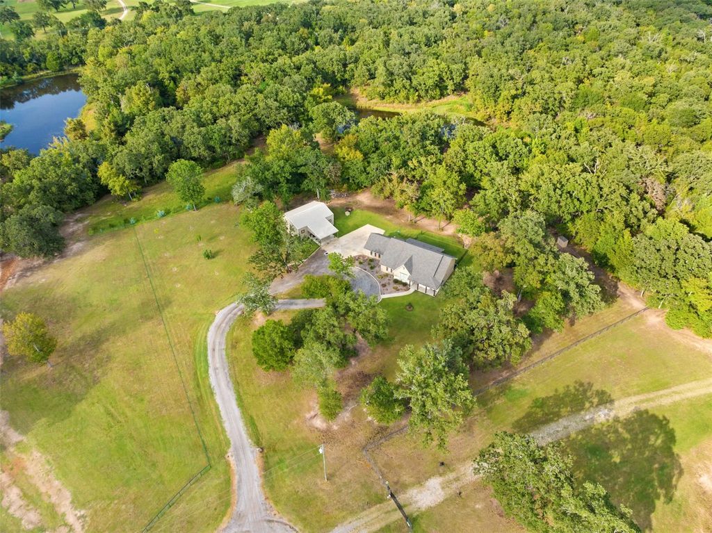 10273 Private Road 5211, Malakoff
