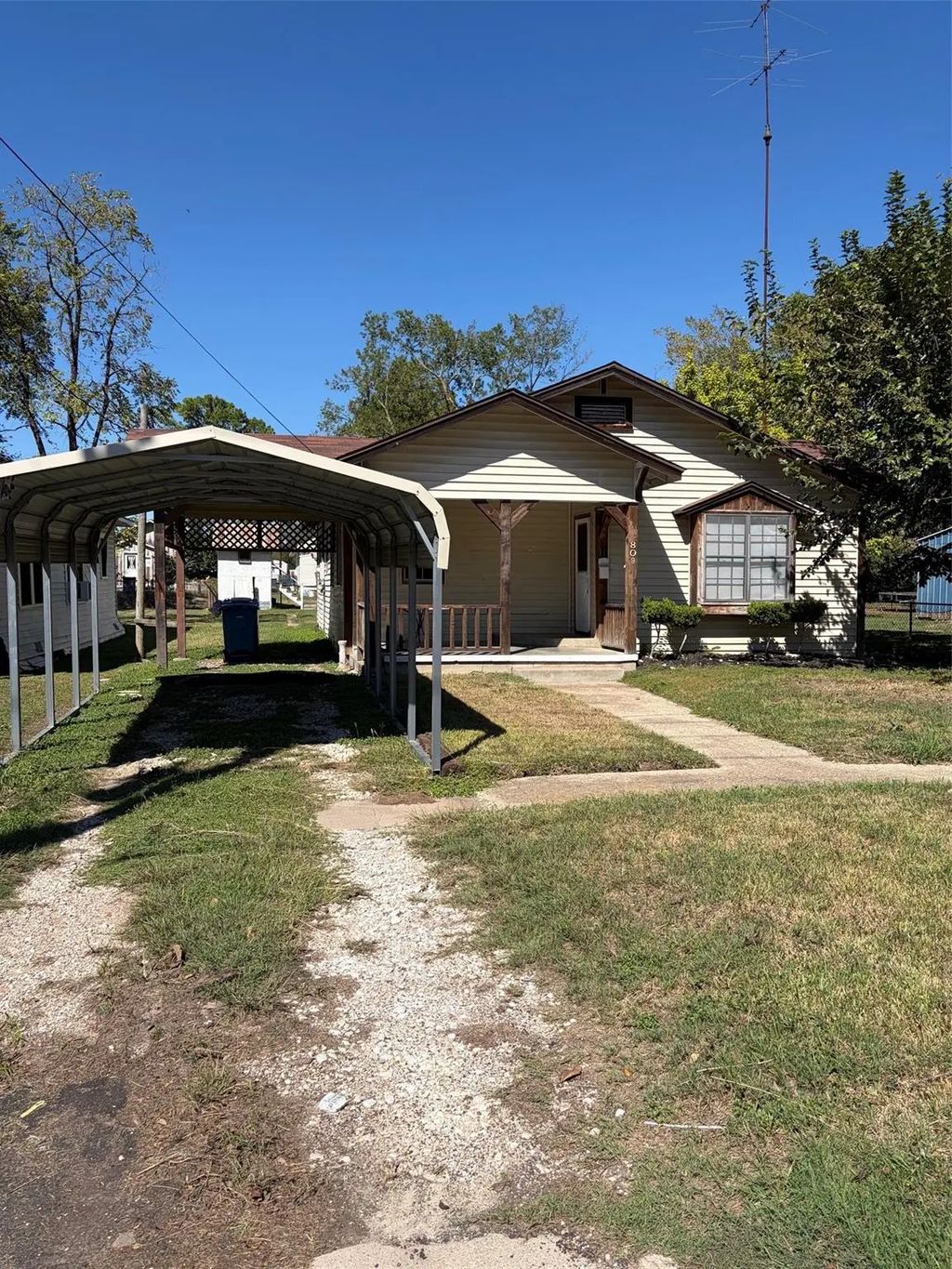 809 E Palestine, Mexia