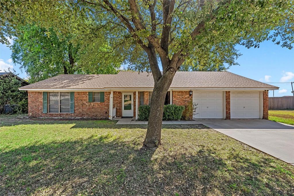 926 Rolling Hills Drive, Hewitt