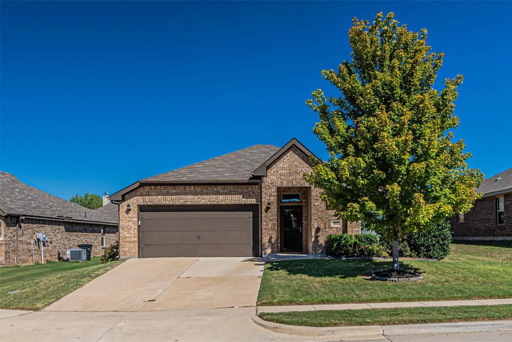1032 Deer Valley Drive, Weatherford