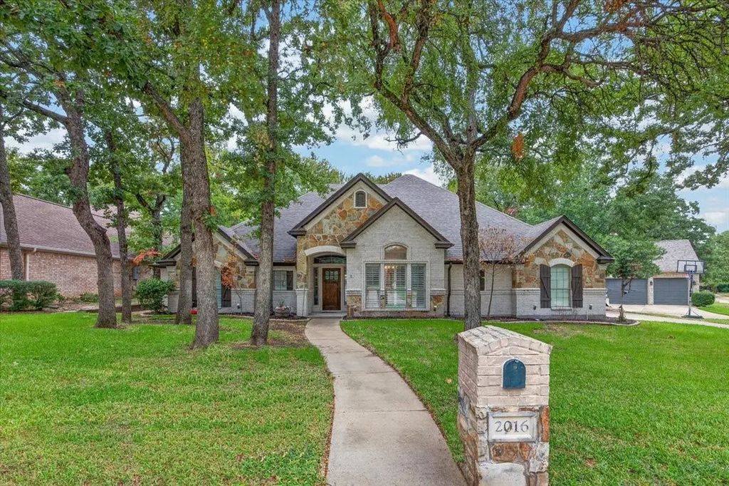 2016 Spinnaker Lane, Azle