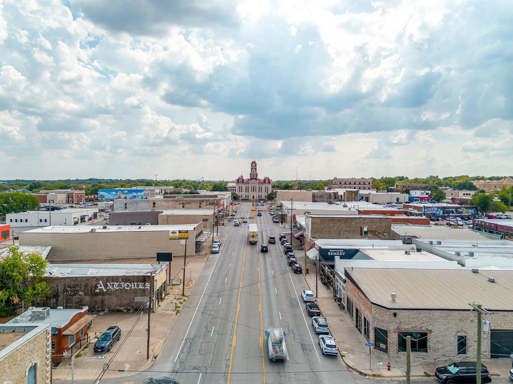 221 North Main, Weatherford