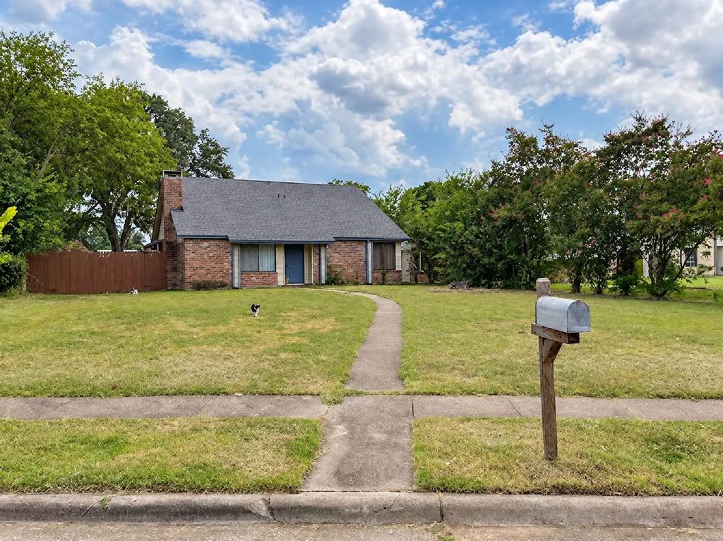 2926 Bonanza Lane, Garland
