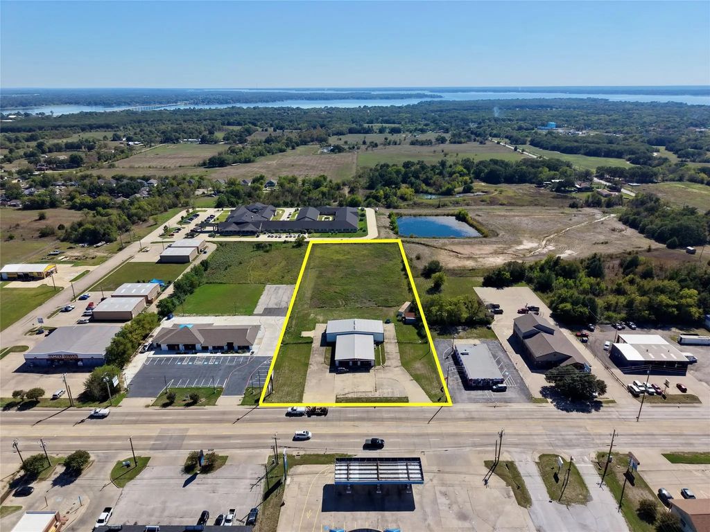 735 W Main Street, Gun Barrel City