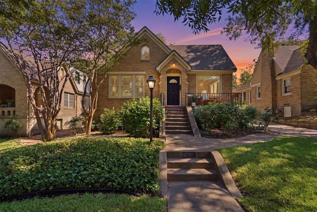 1138 N Edgefield Avenue, Dallas