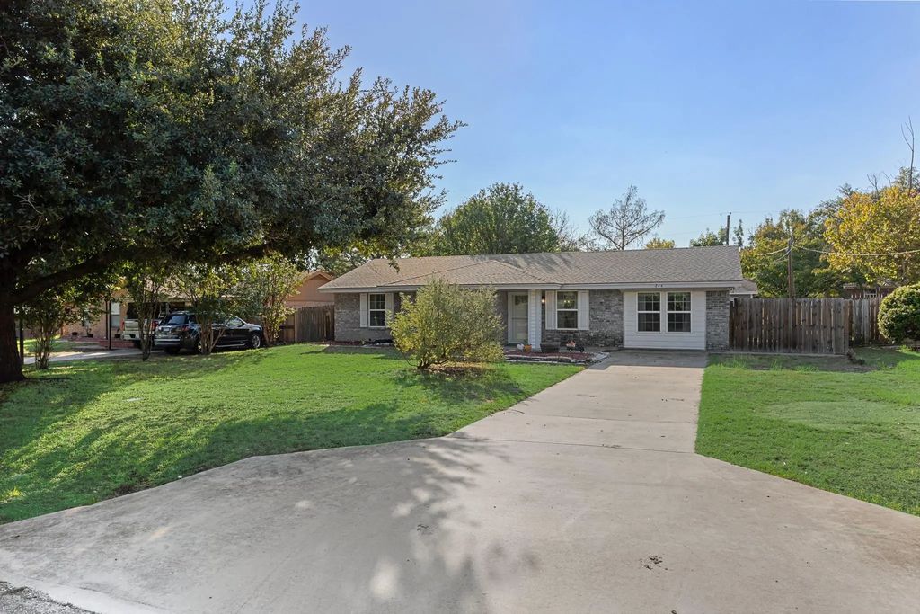 244 Richard Lane, Azle