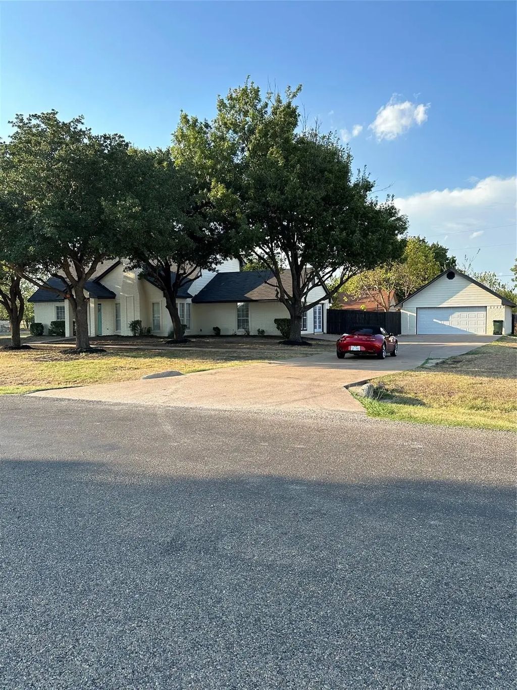 1151 Azalea Lane, Waxahachie