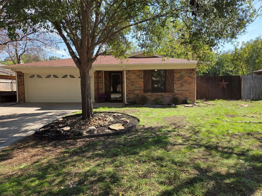 421 Allencrest Drive, White Settlement