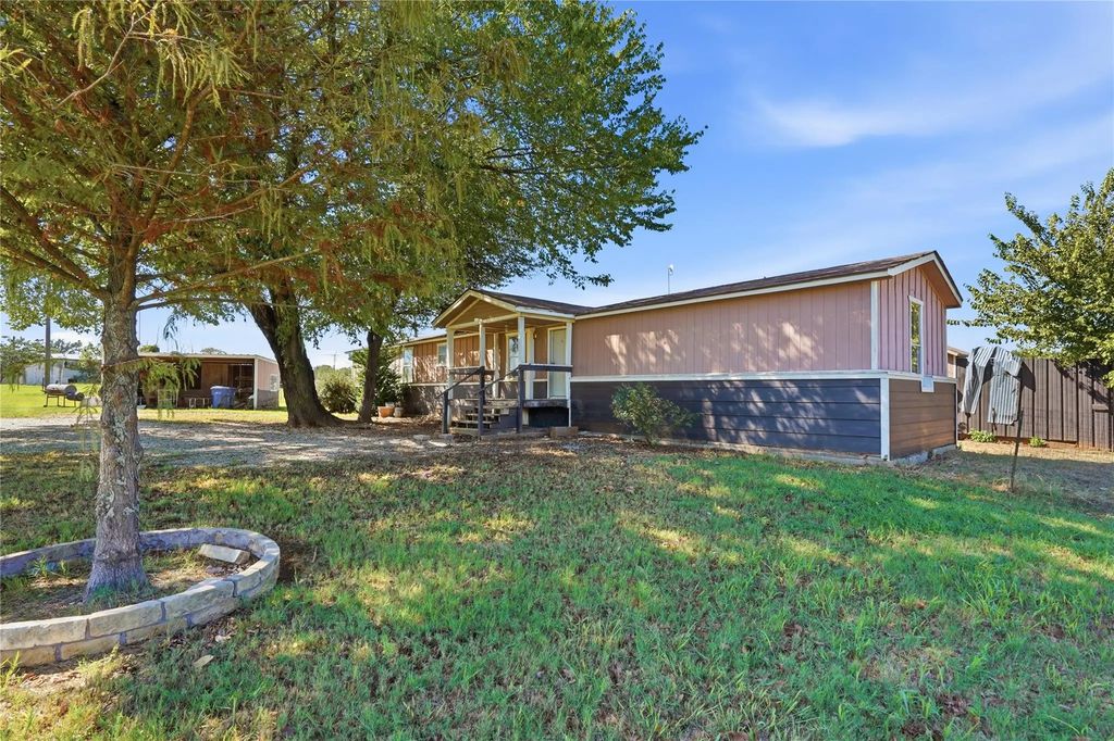 103 Woodland Court, Springtown