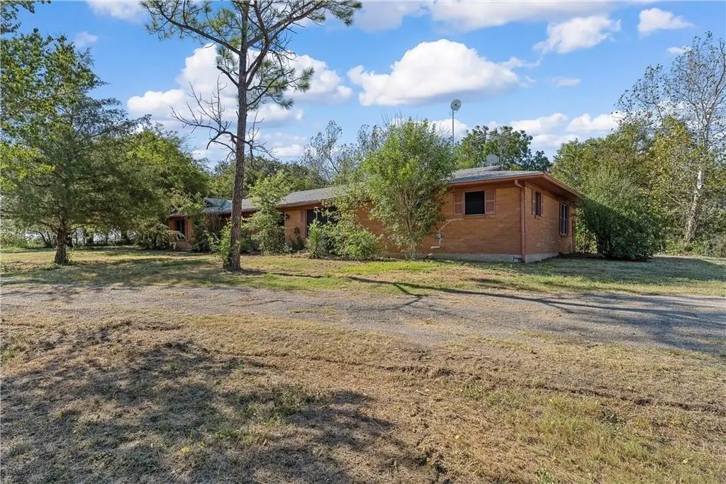 4961 State Highway 6, Riesel
