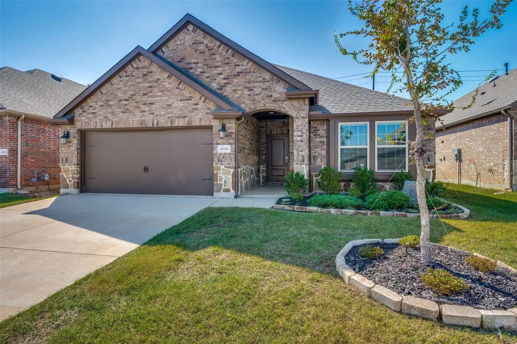 10516 Fountain Gate Street, Aubrey