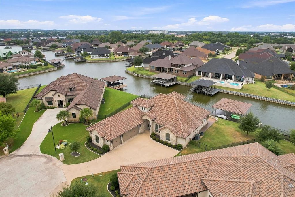 1601 Malibu Bay Court, Granbury