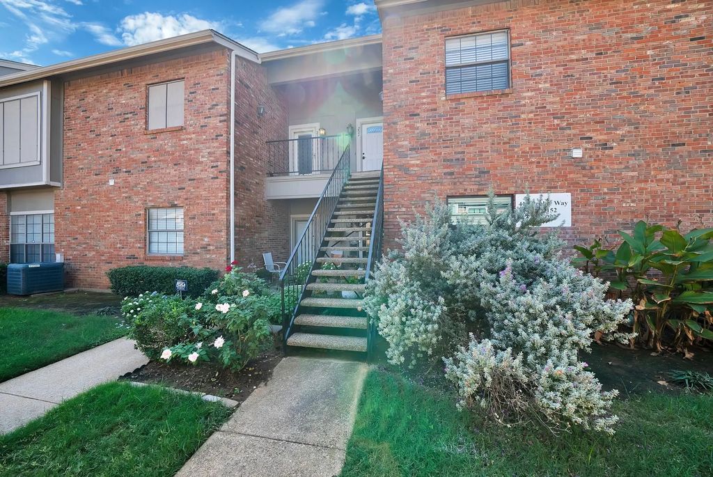 412 Pebble Way 251, Arlington
