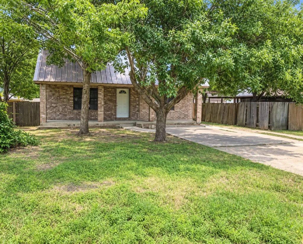 1017 W 3rd Street, Taylor