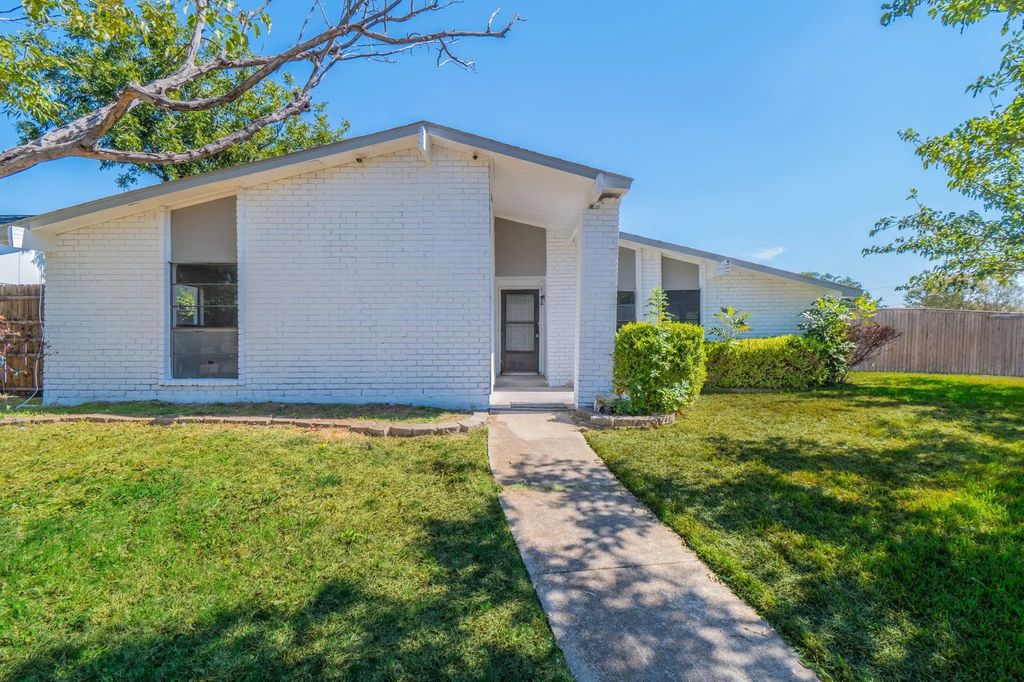 4312 Woodbluff Drive, Mesquite
