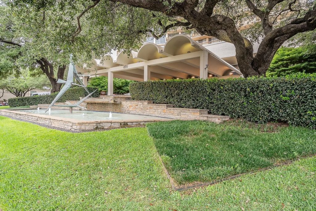 6211 W Northwest Highway 2801, Dallas