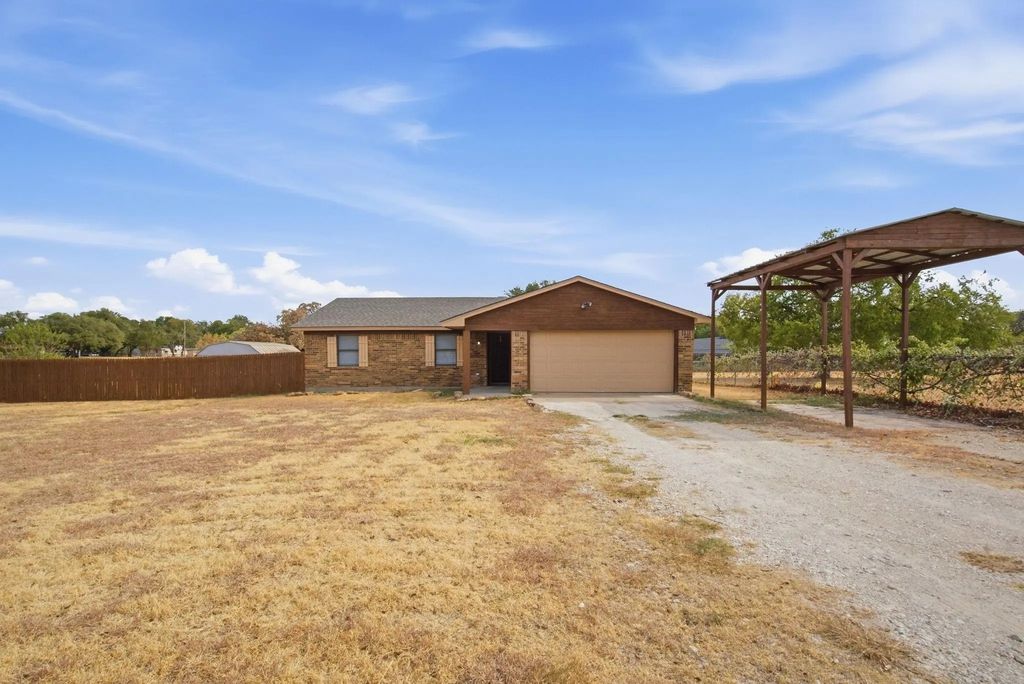 1526 W Bankhead, Weatherford