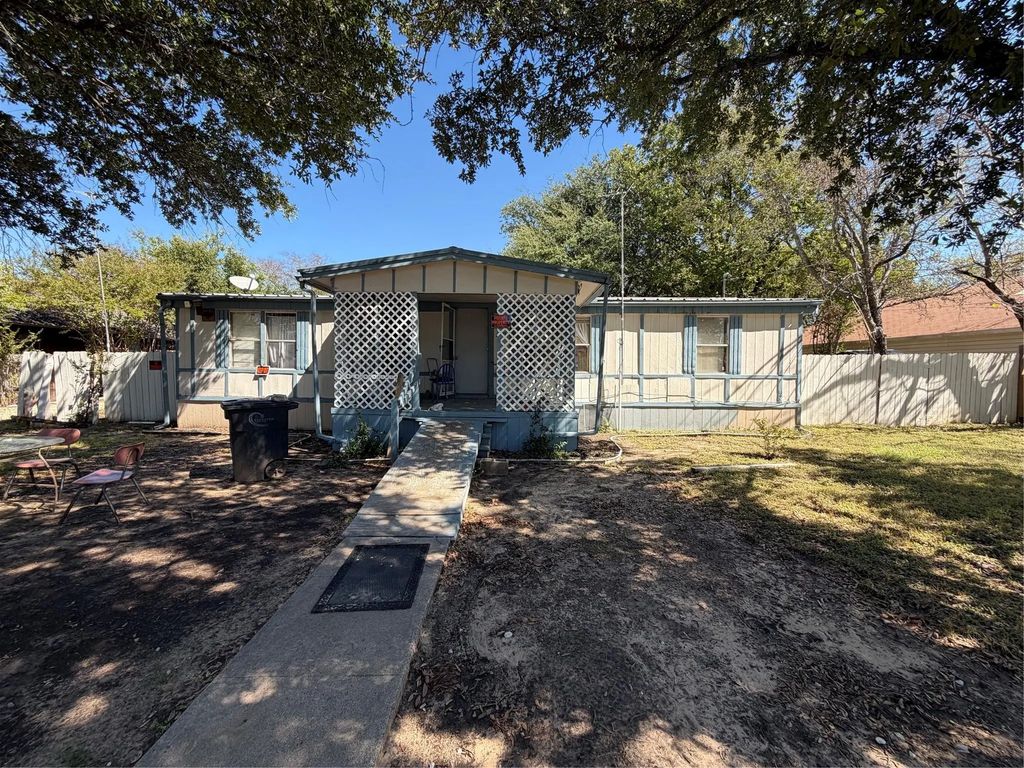309 Boyd Street, Cleburne