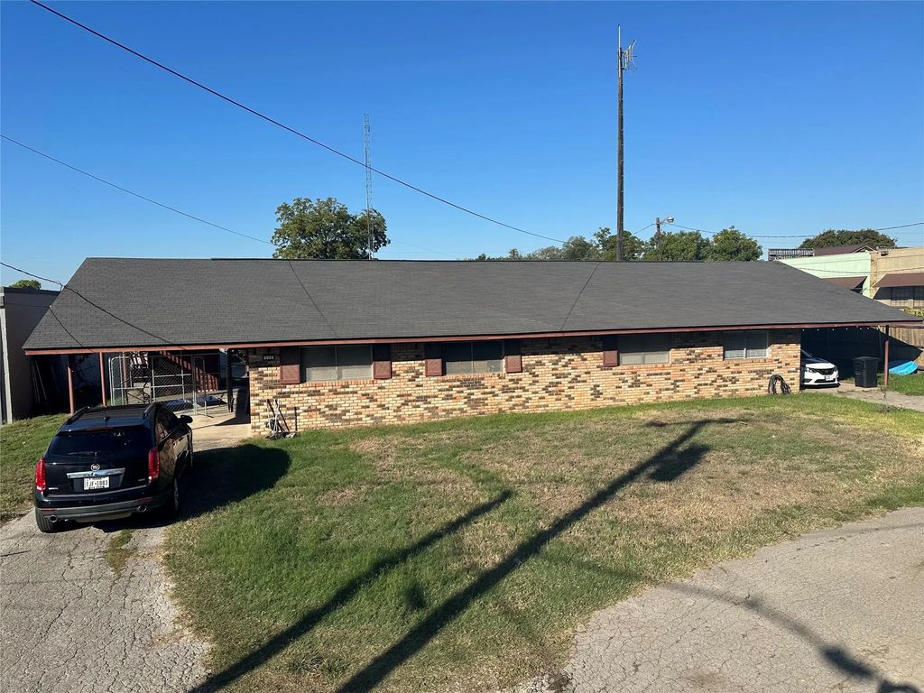 111 E Spence Street, Sulphur Springs