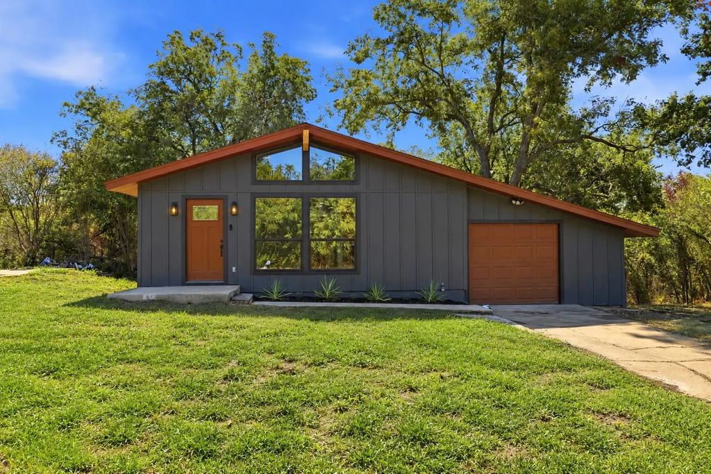 8095 County Road 3415, Lone Oak