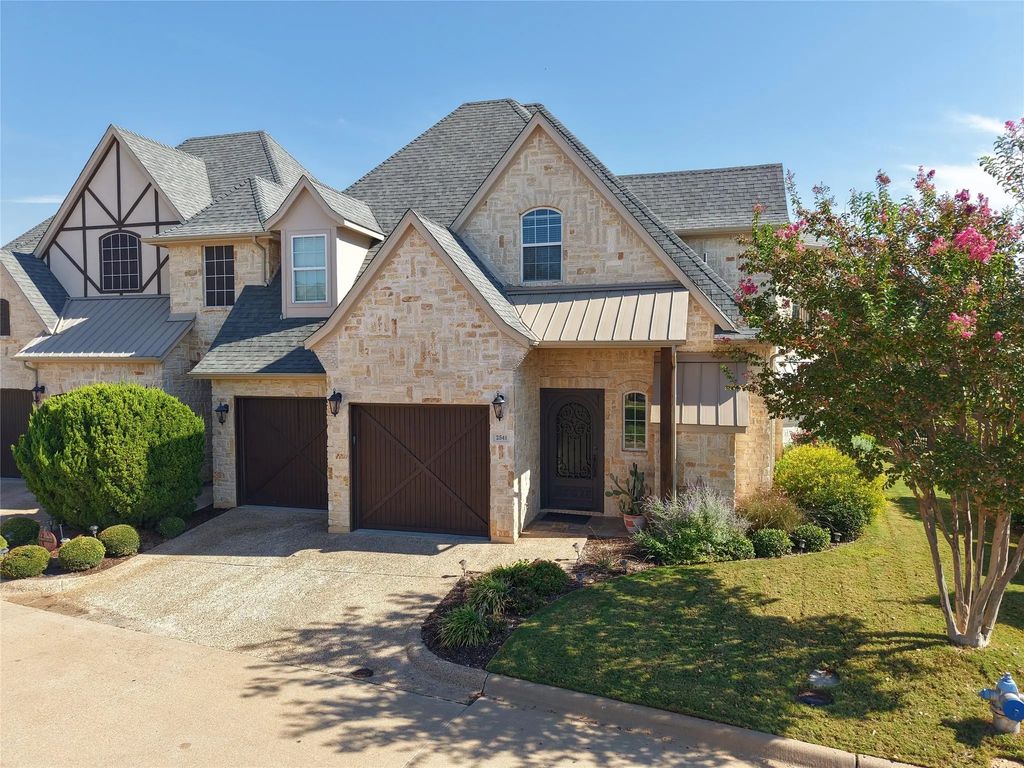 2541 Vineyard Drive, Granbury