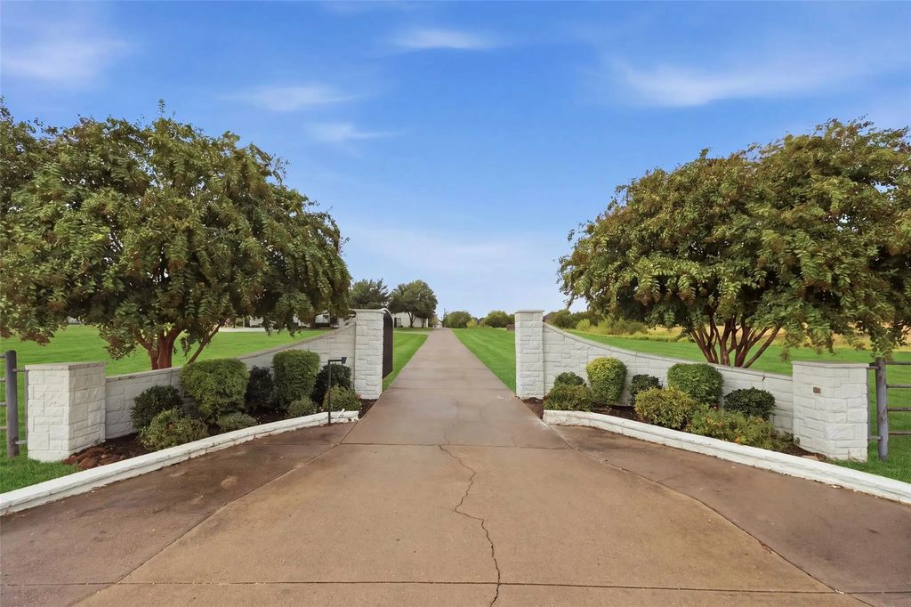 106 Bear Path Trail, Fort Worth