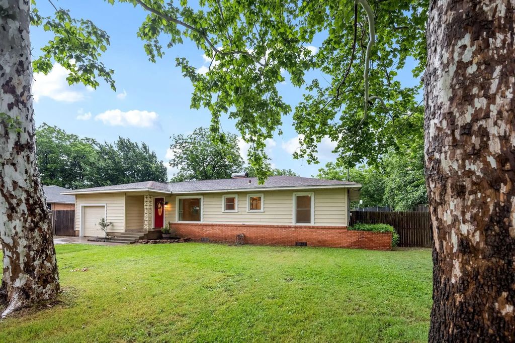 421 S 1st Street, Krum