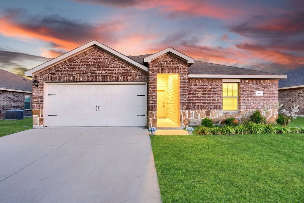 706 Heirloom Lane, Royse City