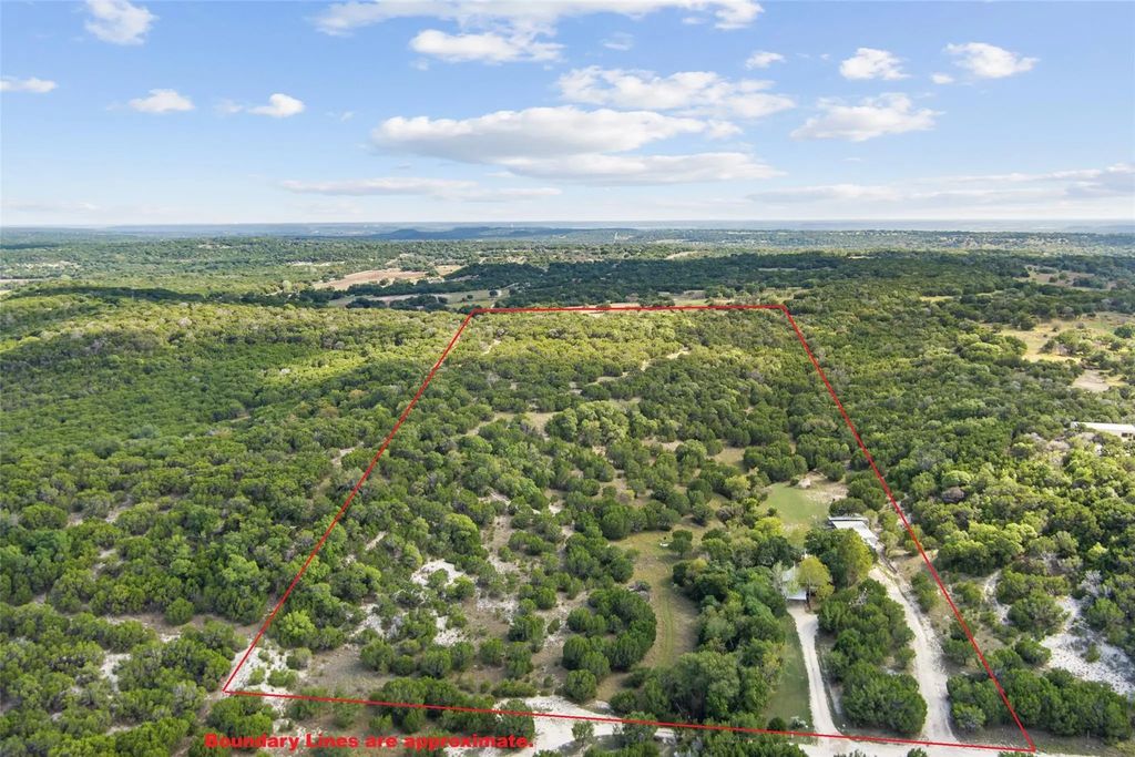 546 County Road 4147, Cranfills Gap