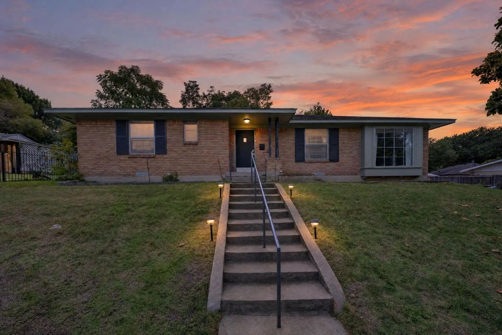 8150 Hunnicut Road, Dallas