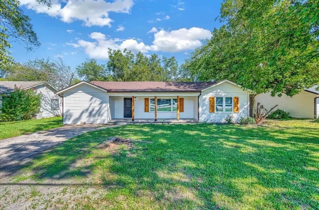 903 E Avenue C, Valley Mills