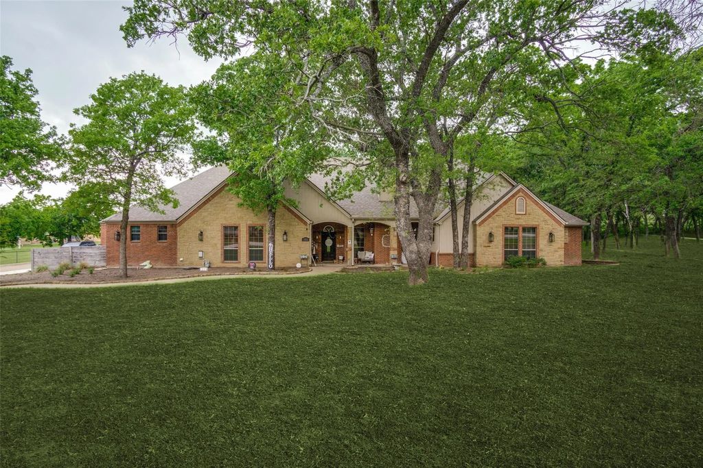 101 Oakwood Drive, Weatherford