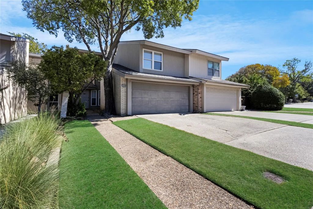 2902 Country Place Circle, Carrollton