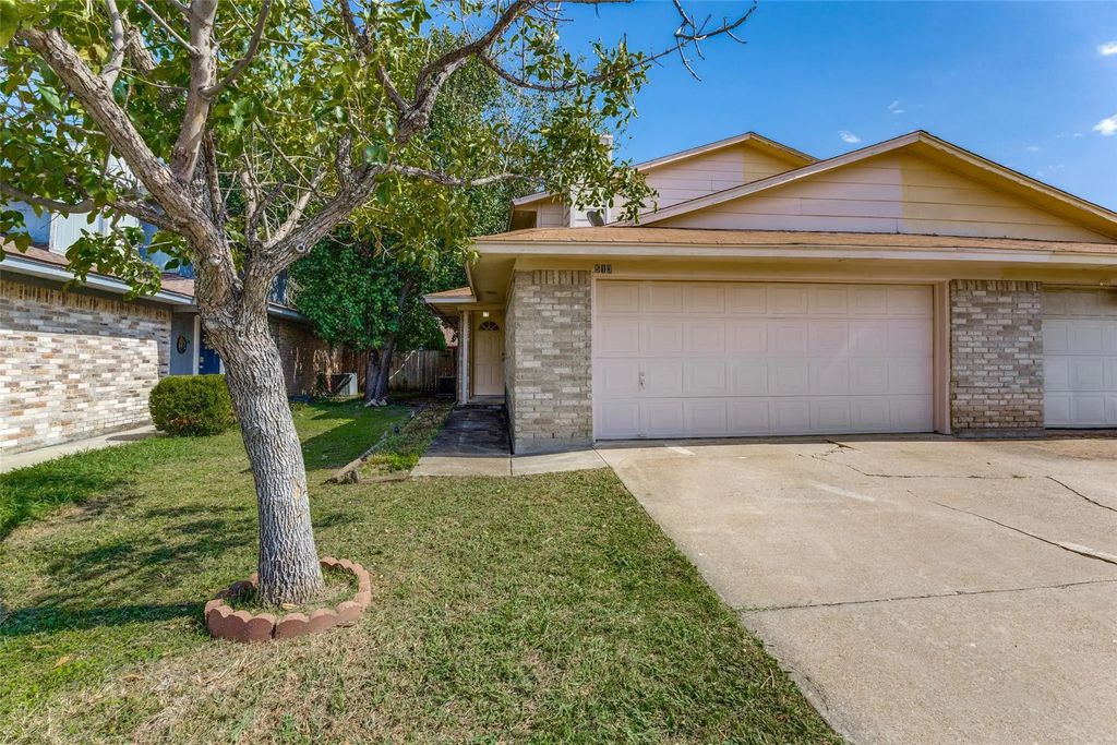 513 S Las Vegas Trail, White Settlement