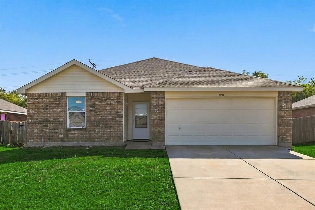320 Deer Run Drive, Sanger